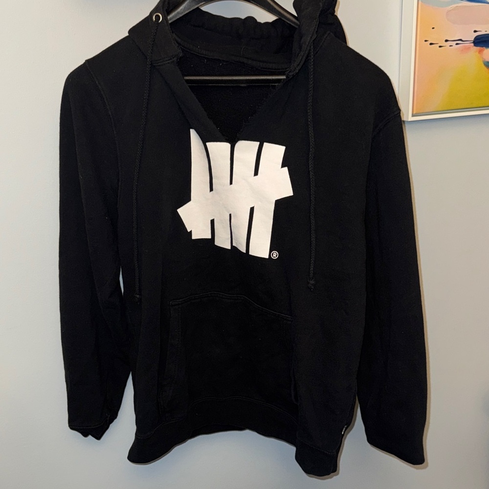 Undefeated mens 5 strike logo pullover Hoodie